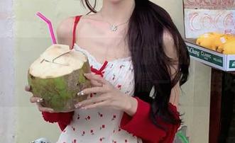 嗲囡囡 – 鱼子酱Fish与旗袍的完美邂逅：看看这些美丽作品，心情一定会变好.txt