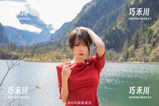 坏露露香宝 坏露露香宝的比基尼自拍,观看原图领略小露乱撞的无限诱惑.txt