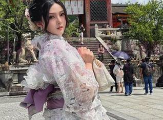 探索夏夏子在和服中的风采：唯美图片与分享等你来欣赏.txt