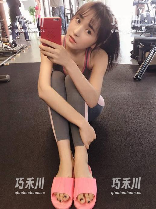 头条女神-周熙妍 头条女神 - 沉醉于周熙妍毛衣的无圣光图集,让心灵得到释放.txt