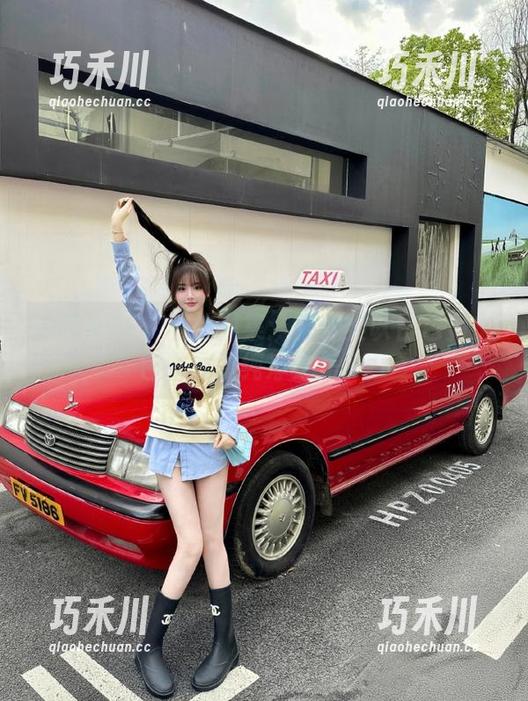 头条女神 - 私拍图集：张梓柔以白色为主色调展现纯净之美.txt
