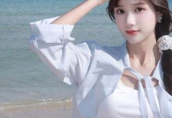 头条女神 – 李由美白衬衫写真图包，分享她关于时尚与生活的独特见解.txt