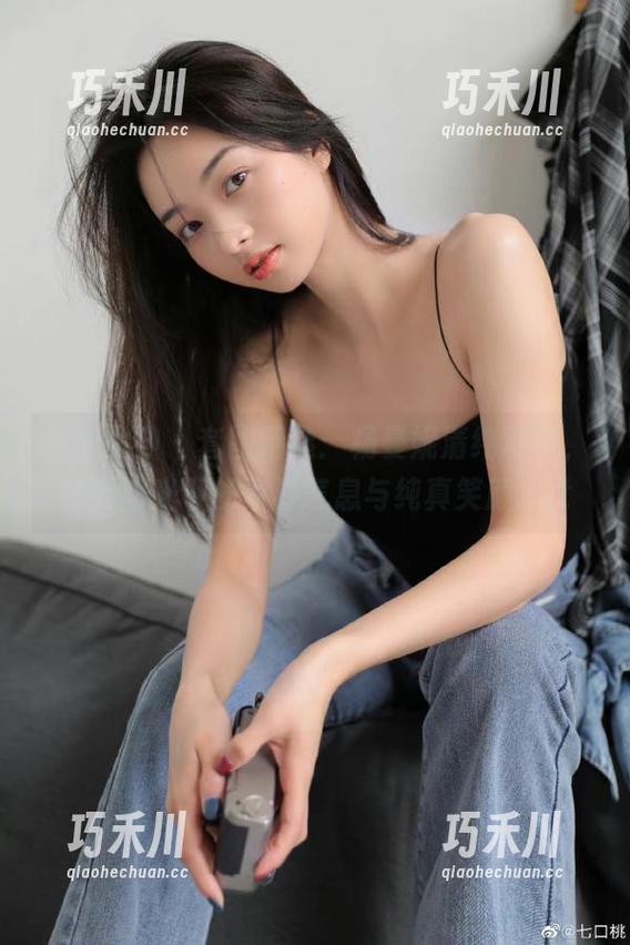 头条女神 - 套图精选：杨曼妮清纯写真，感受阳光下的青春气息与纯真笑颜.txt