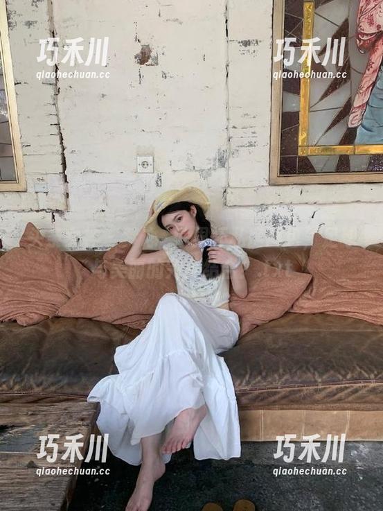 头条女神 - 梦心玥世界杯私房图包，足球与美丽的完美结合！.txt