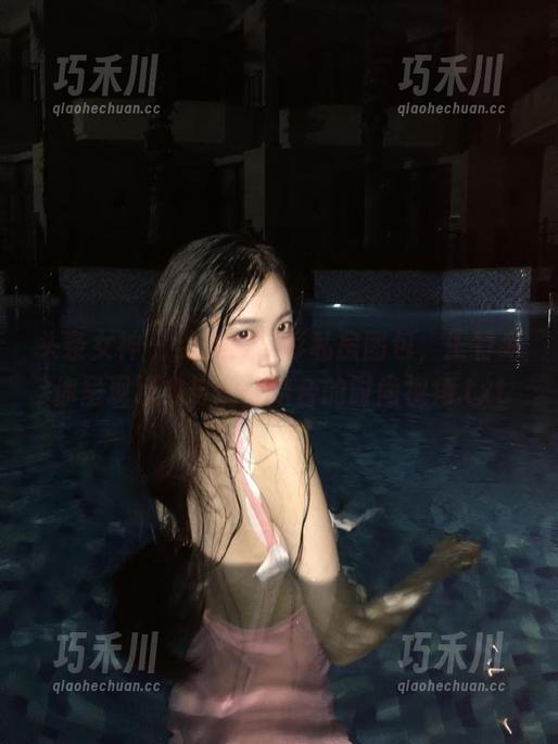头条女神 - 绝美白衬衫私房图包，王竹为你呈现经典与现代结合的时尚视角.txt