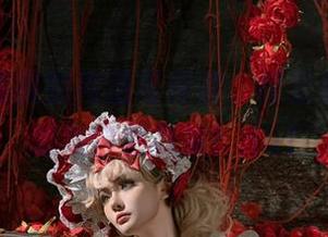 欣赏奶桃桃的高清写真集,裸足展现健康美与自然风采!.txt