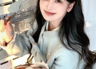 微密圈 – 高清写真专辑:宋昱欣在办公室的迷人剪影.txt