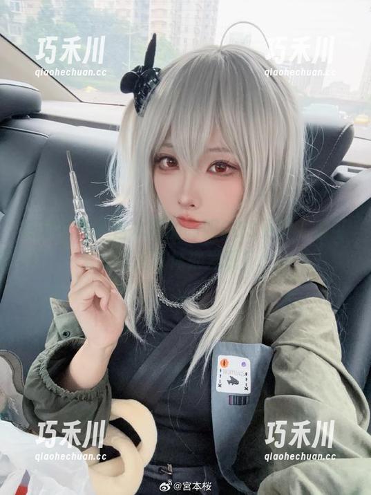 新鲜出炉！宫本樱的制服COS更新，最可爱的瞬间等你来发现！.txt