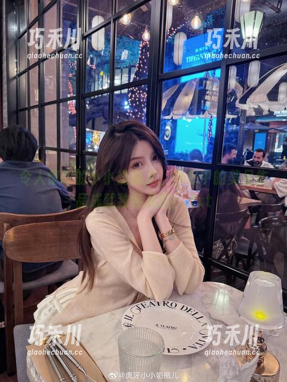 令人惊叹的小小奶瓶儿，图包中的美足作品成就独特风格！.txt