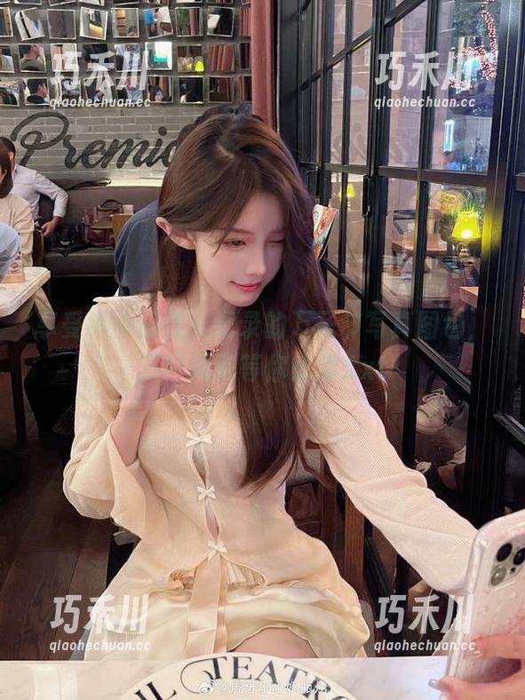 享受小小奶瓶儿记录的万圣节写真图包，万种风情等你来赏.txt
