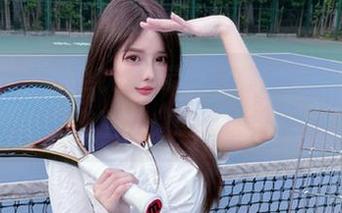小小奶瓶儿的纯欲吊带写真集精选，带你走入她的私密世界，感受温柔光辉.txt