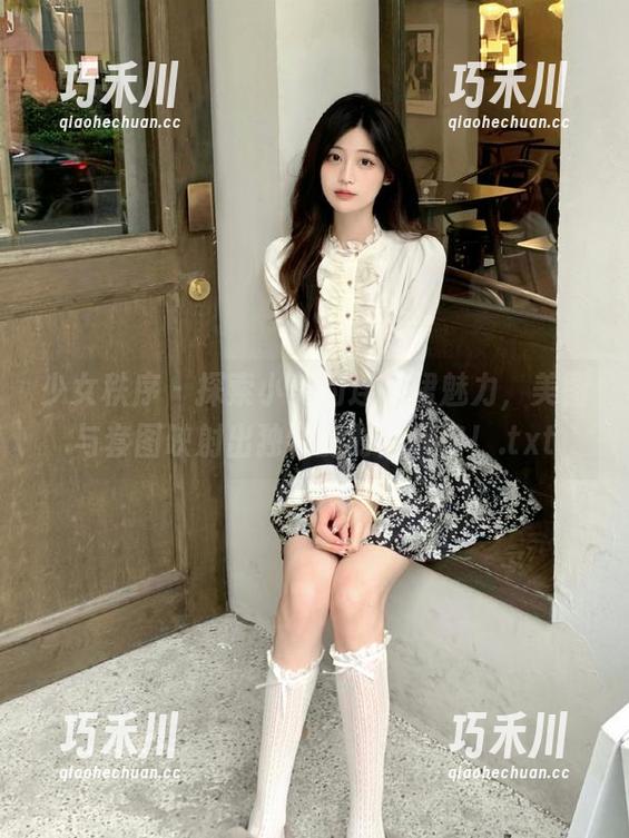 少女秩序 - 探索小葵的连衣裙魅力，美图与套图映射出独特的时尚风格！.txt