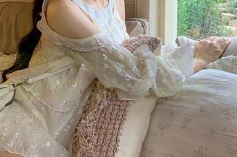 少女秩序图包独家揭秘：白丝休闲短裤里藏着哪些夏日趣事？快来分享！.txt