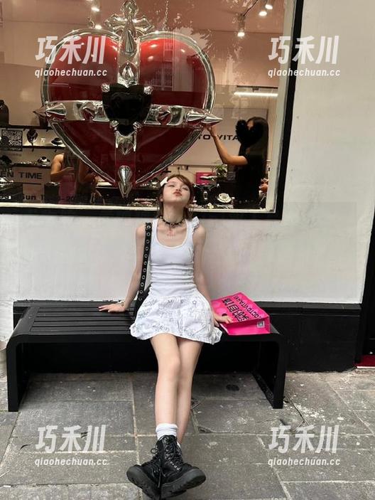 尤物馆 - 孟狐狸FoxYini双人写真集合，原图与图包让你感受不一样的美丽碰撞！.txt