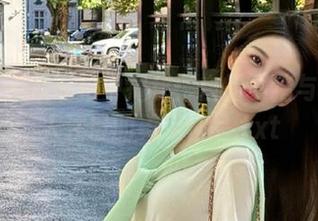 尤蜜荟 – 从私拍中揭秘:白露小猪与她的引人注目的美足作品.txt