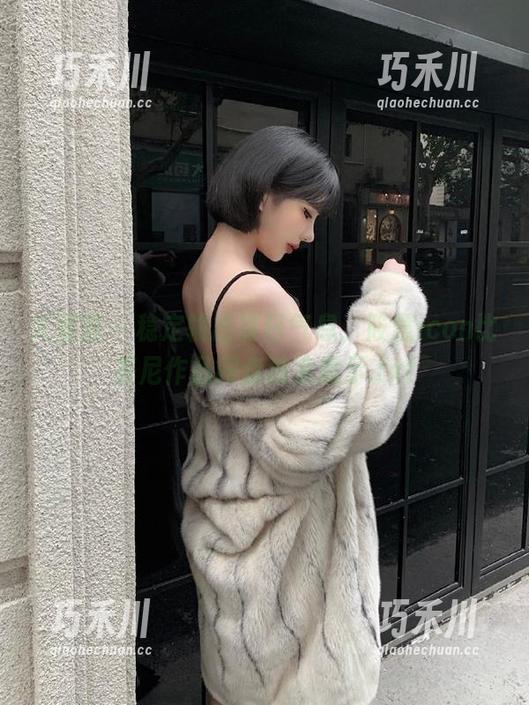 尤蜜荟 - 稳定输出夏日气息，筱慧icon比基尼作品网盘独家展示.txt
