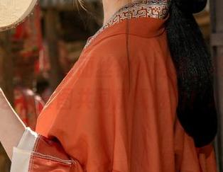 年年Nnian在爱丽丝仙境邂逅,唯美原图与艺术套图共同展现魅力!.txt