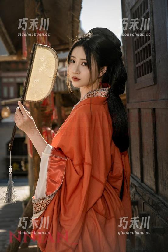 年年Nnian在爱丽丝仙境邂逅，唯美原图与艺术套图共同展现魅力！.txt