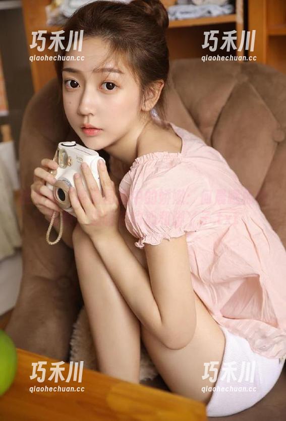 推女神-何晨曦 推女神 - 高清图库中的娇嫩:何晨曦棉袜写真,温暖你的心和脚丫子.txt