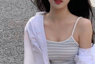果团网 – 捕捉裴希西黑丝写真作品的细腻瞬间，分享她的艺术风格与创意.txt