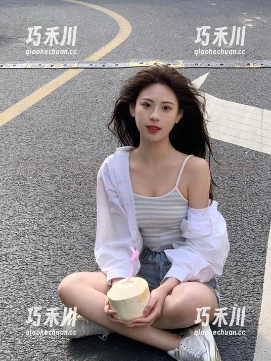 果团网 - 捕捉裴希西黑丝写真作品的细腻瞬间，分享她的艺术风格与创意.txt
