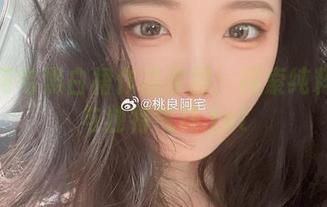 桃良阿宅黑白裙作品原图：探索纯粹美感与独特气场.txt
