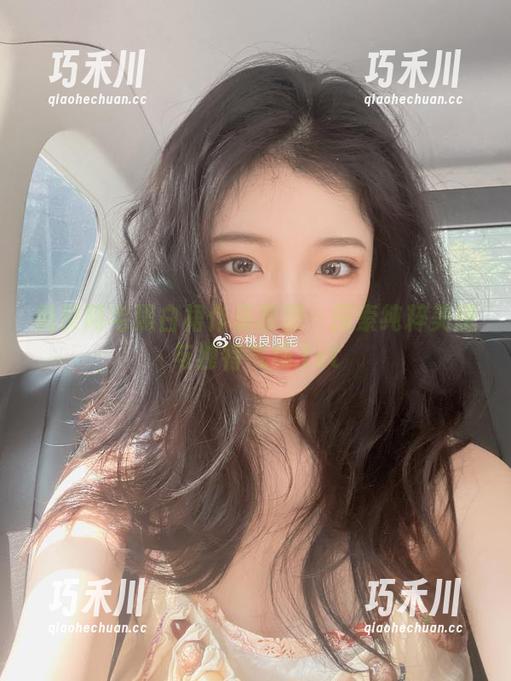 桃良阿宅 桃良阿宅黑白裙作品原图:探索纯粹美感与独特气场.txt