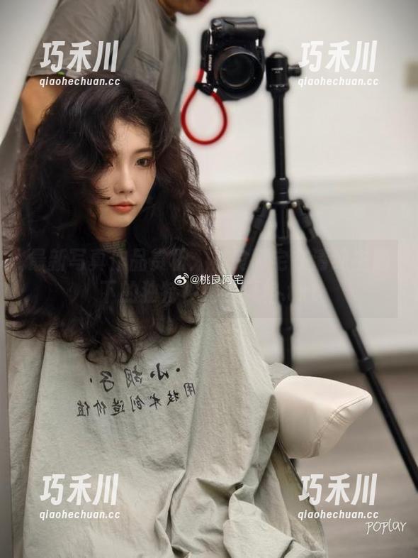 最新写真作品赏析：桃良阿宅在清纯主题下的独特视角与风格.txt