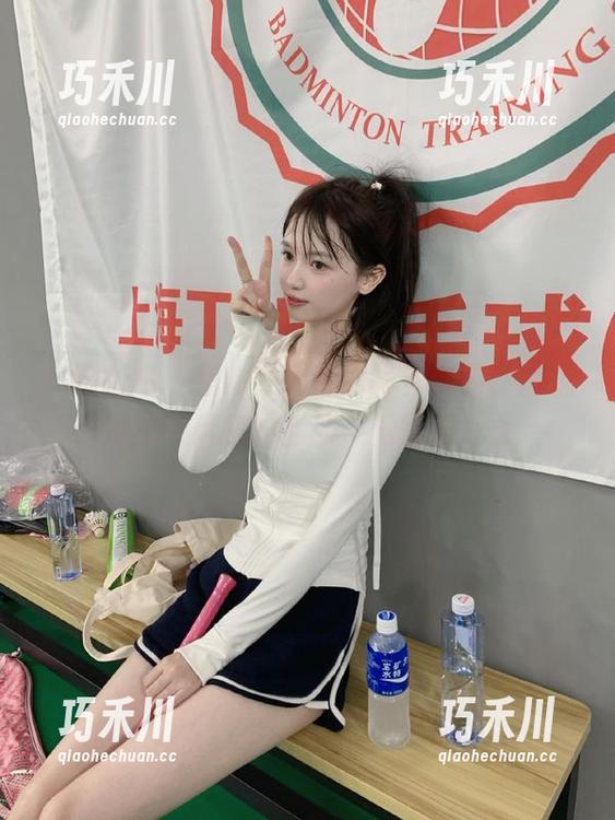 梦丝女神 - 莹仙女死库水写真合集，展现她独特风格的全新视觉图册.txt