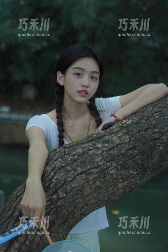 梦丝女神 - 用心观看香萱的睡衣作品，感受每一处设计的独特灵感.txt