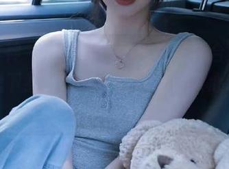 梦丝女神 – 魏婷婷白丝风格写真合集,特设网盘下载,快来一窥这份令人心动的美!.txt