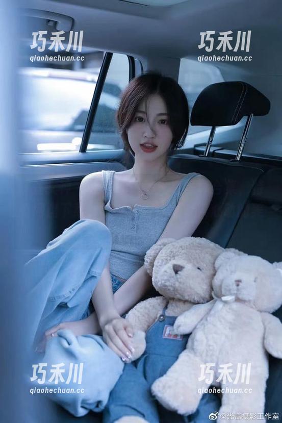 梦丝女神 - 魏婷婷白丝风格写真合集，特设网盘下载，快来一窥这份令人心动的美！.txt