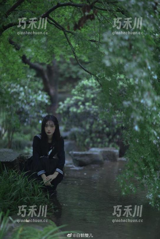 森萝财团 - 卉子校园精选套图：做个乖学生还是做个美少女？她两个身份全搞定！.txt