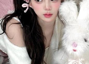 森萝财团 – 小七的裸足魅力——精选图片资源，探索她的独特视角.txt