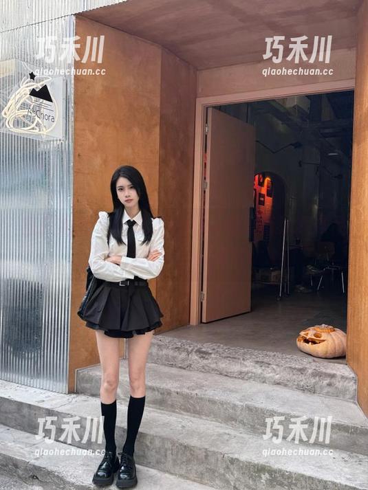 森萝财团 - 小奶糕Milky的最新油亮作品，妥妥自嘲，笑点满满！.txt
