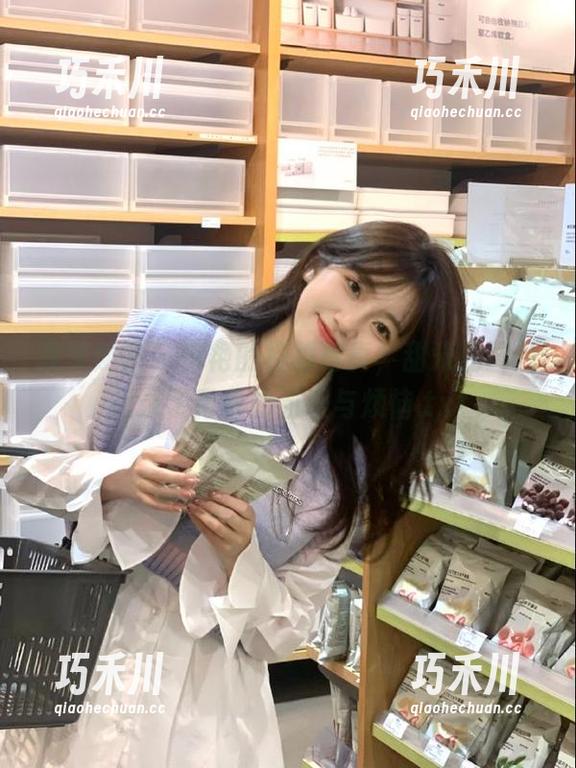 森萝财团 - 惊艳的校服写真，甜米的图片记录了青春的甜蜜与烦恼.txt
