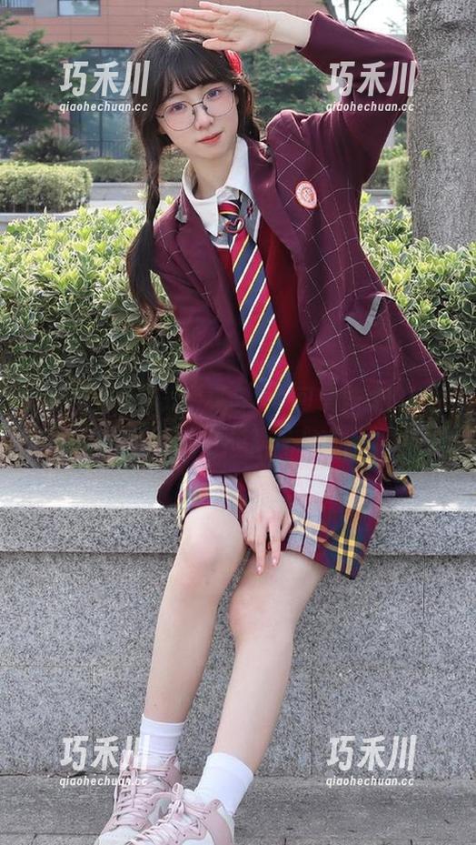 森萝财团无圣光写真合集：可爱妹妹肉丝也性感，风格独特.txt