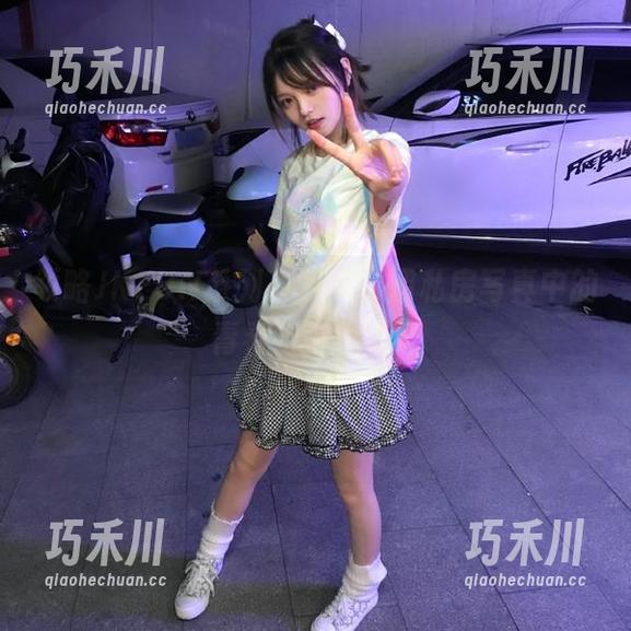 领略JKFUN系列，森萝财团私房写真中的青春与活力.txt