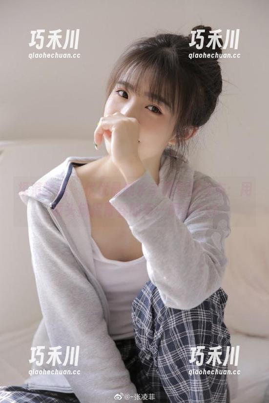 模范学院 - 优优最新水手服套图发布：用镜头捕捉青春的每一瞬间.txt