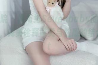 模范学院 – 柳侑绮Sevenbaby的私拍灰丝图包，完美诠释唯美与性感的结合。.txt