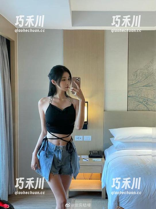 跟随沧霁桔梗，探索圣诞主题的精彩COS图片盛宴！.txt