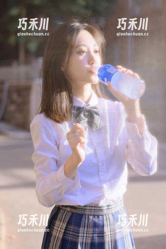 火龙果羊 微密圈 - 享受火龙果羊的完美美腿,超赞写真图包让你流连忘返!.txt