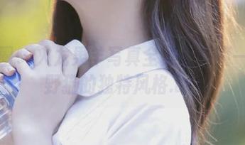 微密圈 – 火龙果羊写真全集：探索一只小野猫的独特风格.txt