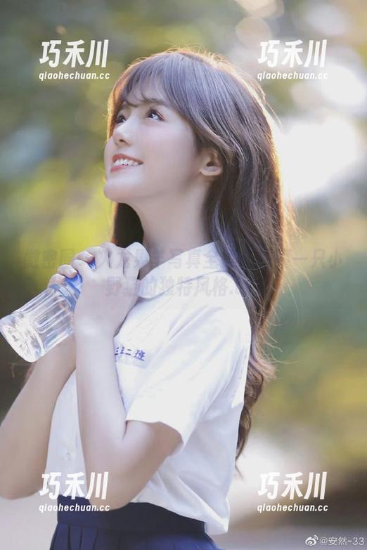 微密圈 - 火龙果羊写真全集：探索一只小野猫的独特风格.txt