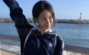 爱蜜社 – 职业装转身！张思允图包福利，捕捉职场女神的瞬间.txt