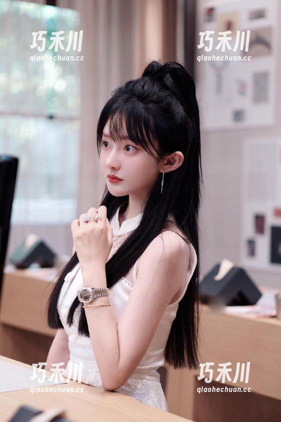 爱蜜社 - 让若彤boomboom的礼服美图带你进入梦幻时尚之旅，图包为你呈现她的独特魅力与风格！.txt