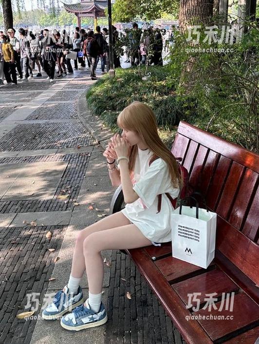 爱蜜社 - 不可思议的逗逗doudou皮衣全套写真，点击下载带你走进时尚！.txt