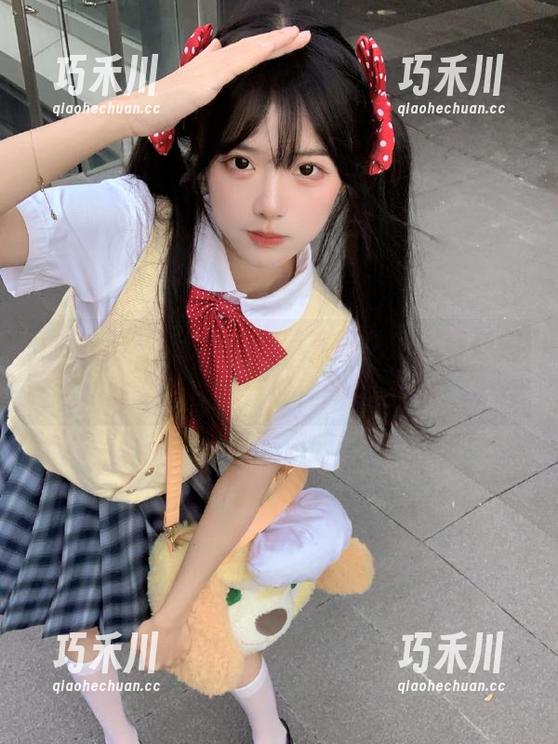 白莉爱吃巧克力的古风汉服之旅，高清美图诠释传统与现代的结合.txt