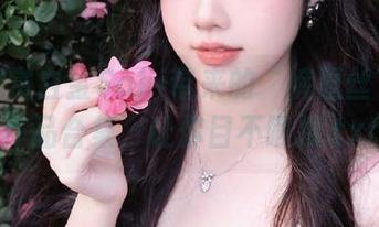 在线欣赏白金Saki带来的“裤里丝”写真作品合集，让你目不暇接.txt