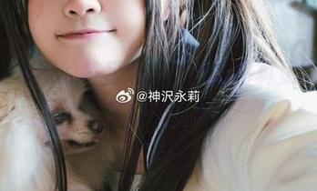 追寻神沢永莉的美足魅力，最新写真更新带你走入梦幻之旅.txt